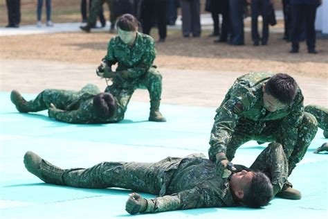 戰鬥工兵演練「奪刀術」 蔡總統：更符合現代作戰需求 軍事 要聞 聯合新聞網