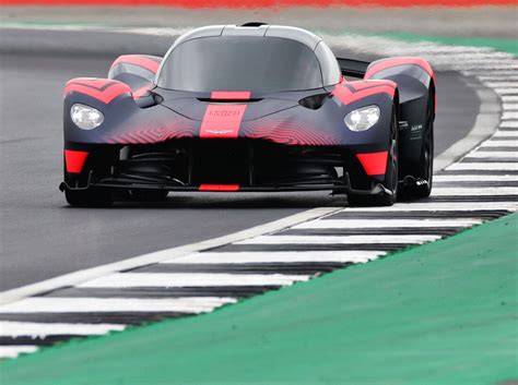 Aston Martin Valkyrie Rb 001 Neweys Traum Supersportler Auto Motor