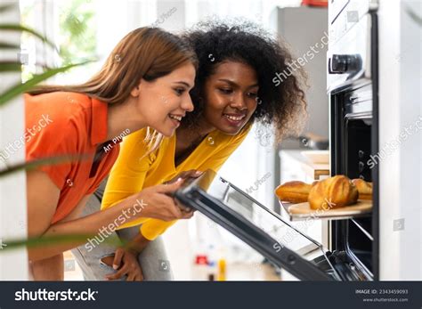Baking With Steam Oven Lisanslanabilir En Az 2568 Telifsiz Stok
