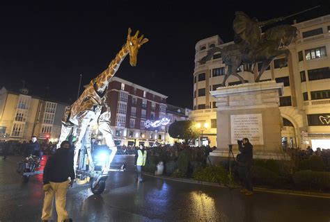 Los Reyes Reparten Ilusi N Por Las Calles De Burgos Burgosconecta