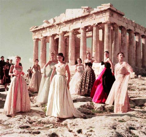 Παρθενώνας: καλύτερα ντεφιλέ του οίκου Dior, παρά υπαίθριο γήπεδο ...