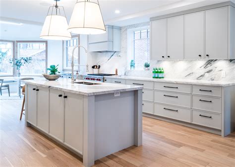 This Kitchen With The Custom Hood And Narrow Rail Shaker Has A Timeless