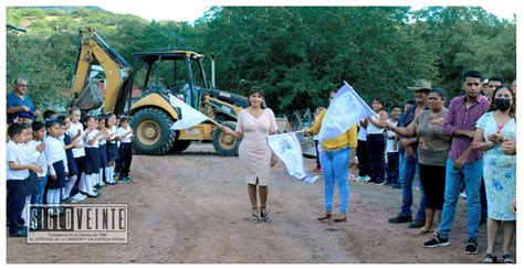 Alcaldesa de Tiquicheo da banderazo de inicio a la pavimentación de