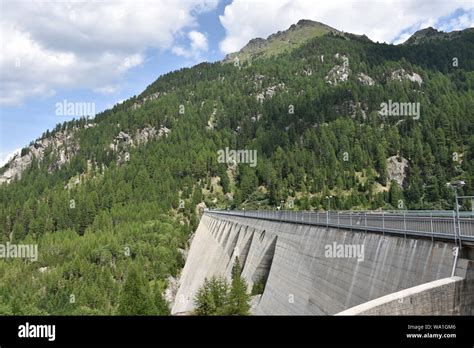 Kraftwerk Wasserkraftwerk Laas Staumauer Stausee See Strom Weer