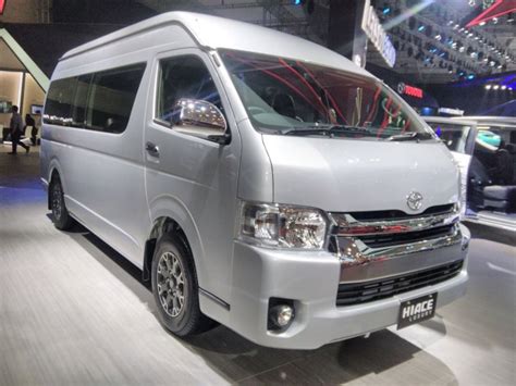 Toyota Hiace Luxury And Toyota Alphard Hybrid Giias 2017 Live