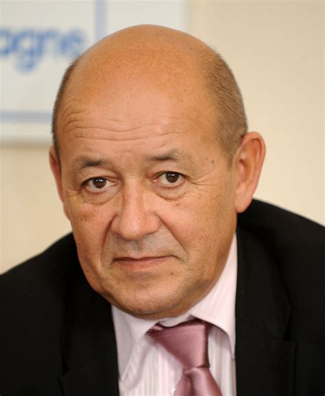 Ministre De La Défense Jean Yves Le Drian Un Breton Proche De Hollande