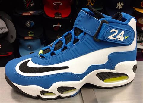 Nike Air Griffey Max 1 354912-400 | SneakerNews.com