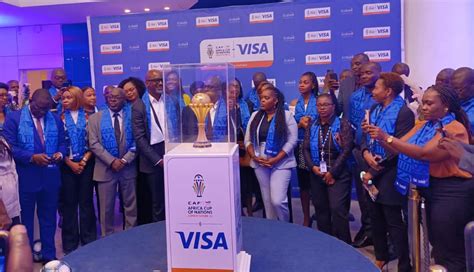 Côte Divoire Le Siège Ivoirien Decobank Accueille Le Trophée De La