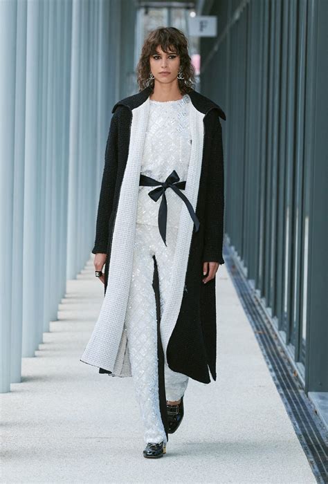 Chanel Pre Fall 2022 Fashion Show The Impression