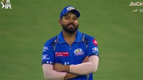 Rohit Sharma Smiles As Ms Dhoni Hits Hardik Pandya For Three