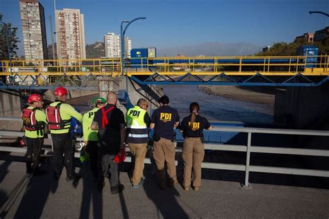 Encuentran cadáver en el cauce del río Mapocho en Santiago La Tercera