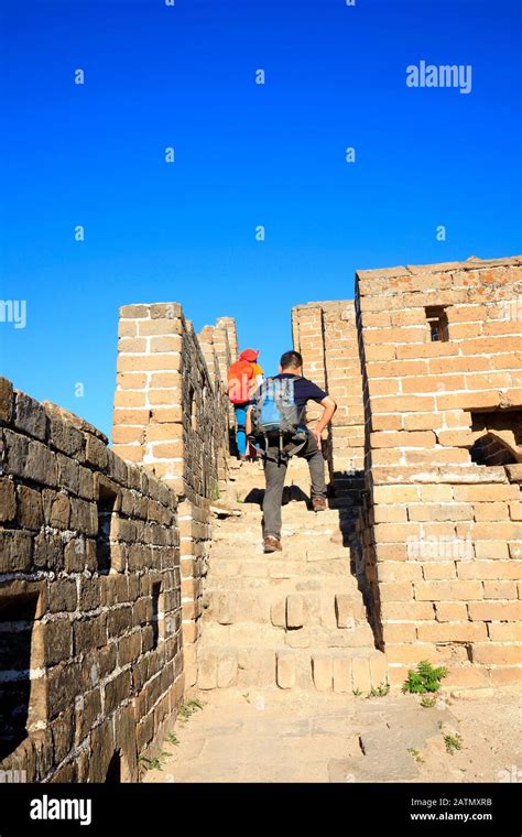 Tourists visit the Great Wall Stock Photo - Alamy