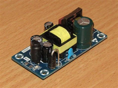 Еще один 12 Вольт блок питания, но уже на 1 Ампер.