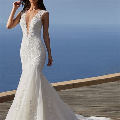 19 Sexy Wedding Dresses For The Bold Bride