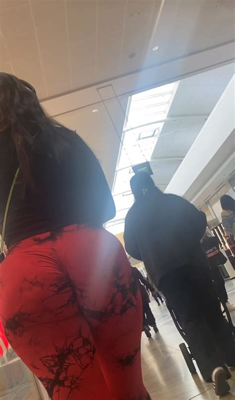 Massive PAWG Ass In Red Leggings Spandex Leggings Yoga Pants Forum