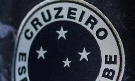 Cuiabá e Cruzeiro empatam sem gols em jogo truncado marcado por cartão