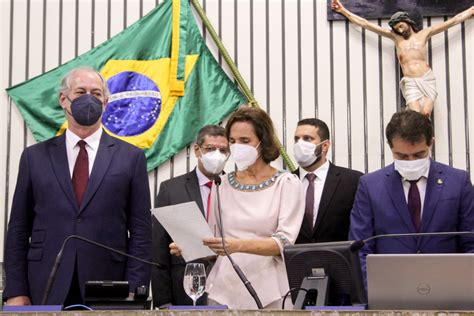 Na Assembleia Legislativa Izolda Cela toma posse como governadora do Ceará