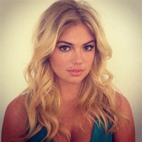 Kate Upton Beach Waves Love The Color And Style Kate Upton Hair Kate Upton Blonde Actresses