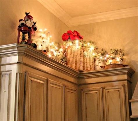 20 Christmas Decorating Above Kitchen Cabinets DECOOMO