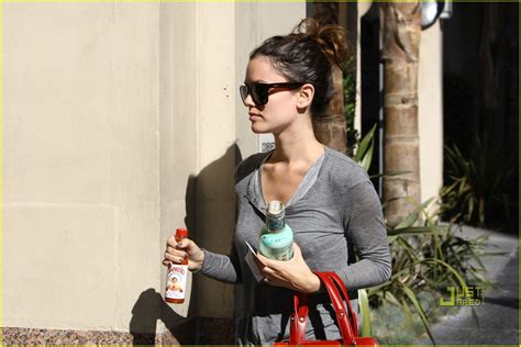 Rachel Bilson Gets Naked With The Bagel Broker Photo 2262191 Rachel