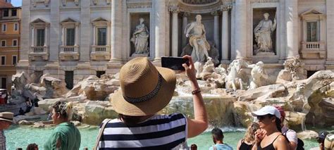 Roma Tre Monete Nel Tour Della Fontana Con Trevi E Il Pantheon