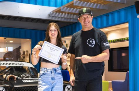 Lia Dochter Ken Block Gaat Racen In Porsche Hoonipigasus