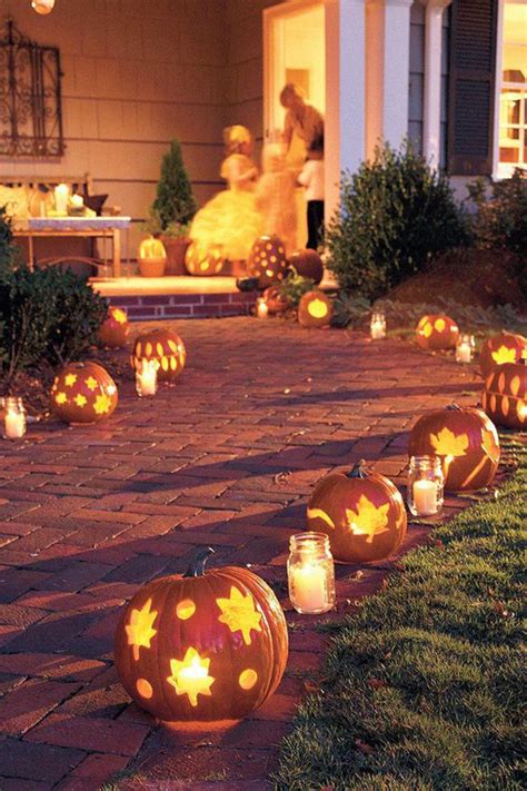 Gorgeous Halloween Pumpkin Pathway Ideas Homemydesign