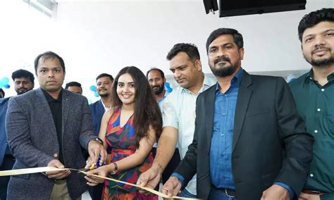 Actress Soniya Singh Grand Launched The Epic New Swift Car At Pavan