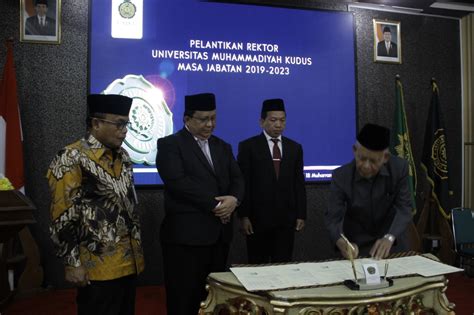 Rusnoto Resmi Dilantik Sebagai Rektor Universitas Muhamadiyah Kudus