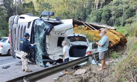 Carreta Tomba E Atinge Carro De Passeio Na Br 262 Em Marechal Floriano