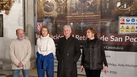 La restauración en los retablos de la girola de la Catedral va viento