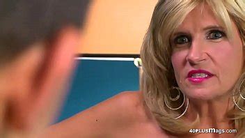 Trentenaire obtient une séance de grands plaisirs XVIDEOS