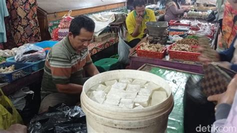 Harga Kedelai Naik Pedagang Ciamis Perkecil Ukuran Tahu