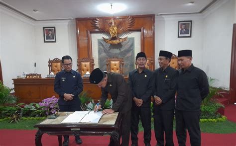 Dprd Gelar Paripurna Penetapan Ranperda Dan Rekomendasi Terhadap Lkpj