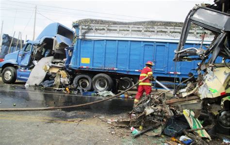 Accidente de tránsito en Chepén deja dos muertos y once heridos