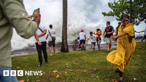 Cyclone Belal Flooding as storm hits Réunion and heads for Mauritius