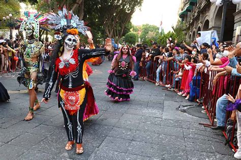 Disfrutan Miles De Familias Y Turistas Desfile De Catrinas