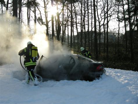 PKW Brennt Im Motorraum Freiwillige Feuerwehr Wallenhorst