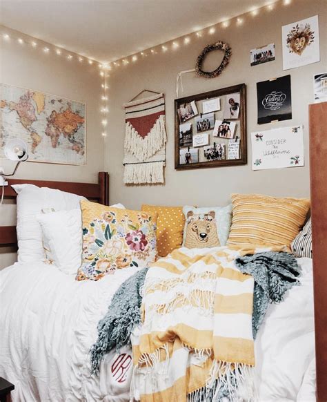 Pin By Baylie Lanier On College Dorm Room Inspiration Cute Dorm Rooms Dorm Room Decor