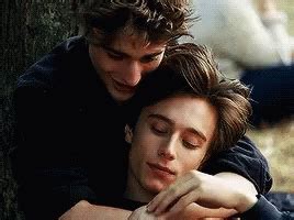 Skam France Elliott And Lucas Gay Hug GIFDB