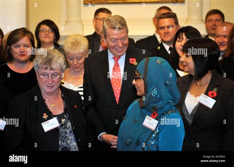 Home Secretary Alan Johnson Centre Meets Guests During A Community