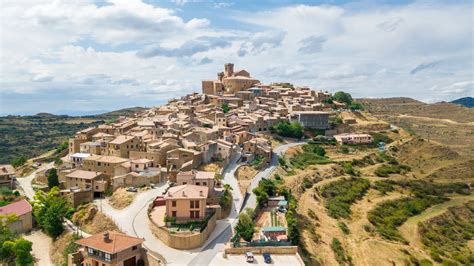 Uno de los pueblos más bonitos de España un santuario fortaleza y