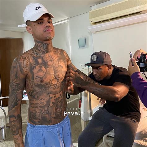 MC Cabelinho Toma Anestesia Geral Para Terminar Tatuagem Nas Costas