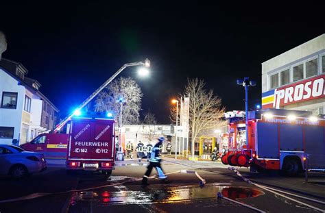 Stuttgart West Großeinsatz der Feuerwehr nach Brand in Anbau von