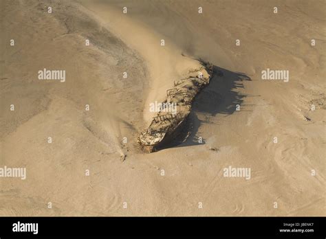 Shipwreck skeleton coast namib desert hi-res stock photography and ...