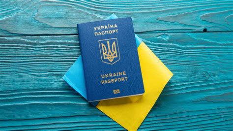 Українцям озвучили пояснення про оформлення закордонних паспортів — PMG.ua