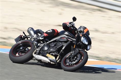 Triumph Speed Triple 1050 Rs Anteprima Prova E Foto Dueruote