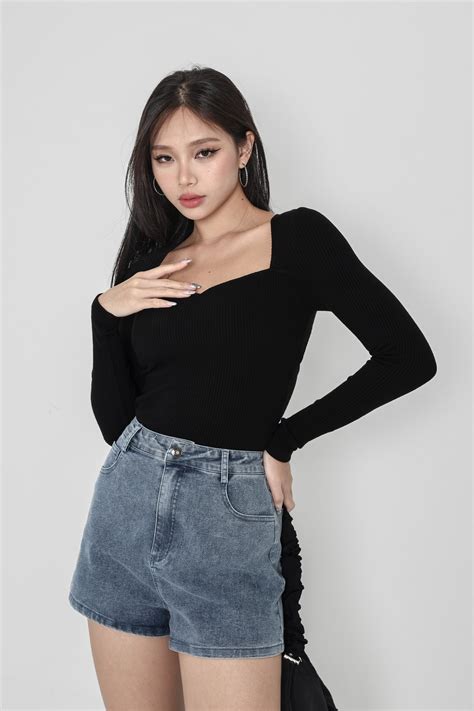 Tpz Moon Padded Knit Top In Black Topazette