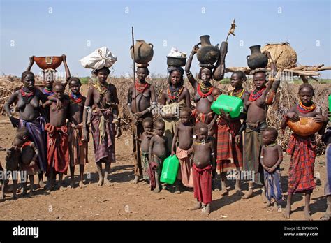 Dassanech Tribeswomen And Children Omorate Omo Valley Ethiopia Stock