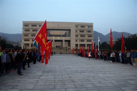 学校举行升国旗仪式 庆祝新中国成立65周年兰州大学新闻网